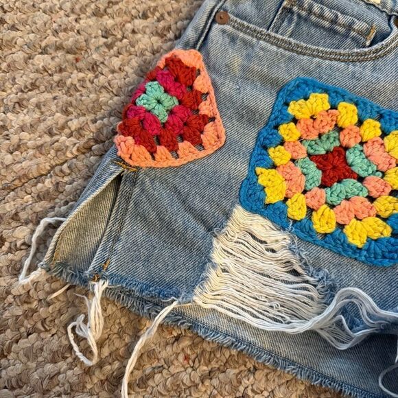 BLANKNYC Patchwork The Barrow Short In Wildest Rhythm Crochet- Size 26 - Picture 7 of 10